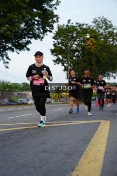 Runner Photo 4196833