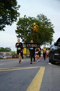 Runner Photo 4196875