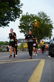 Runner Photo 4196877
