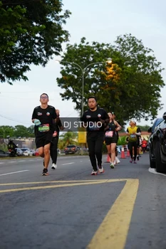 Runner Photo 4196878