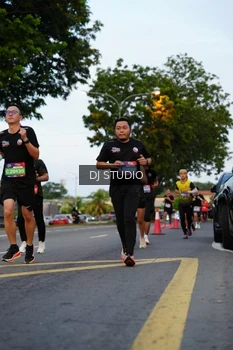 Runner Photo 4196883
