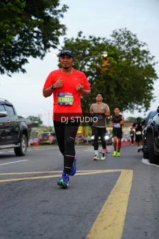 Runner Photo 4196974