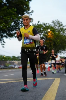 Runner Photo 4196975