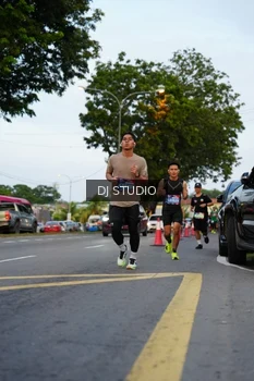 Runner Photo 4196983