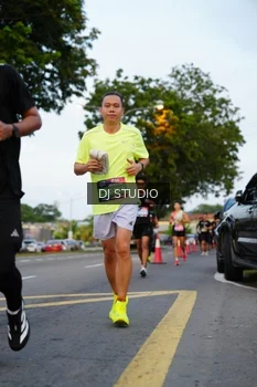 Runner Photo 4197335
