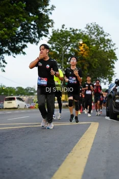 Runner Photo 4197673