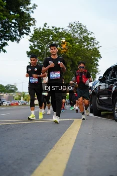 Runner Photo 4197696