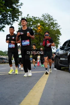 Runner Photo 4197700