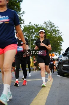 Runner Photo 4198367