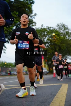 Runner Photo 4198699
