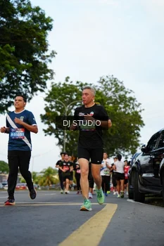 Runner Photo 4199095