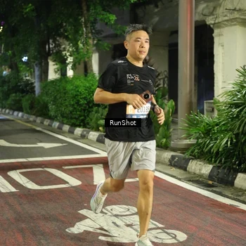 Runner Photo 4203060