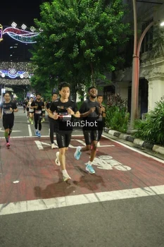 Runner Photo 4203176
