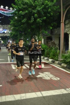 Runner Photo 4203189