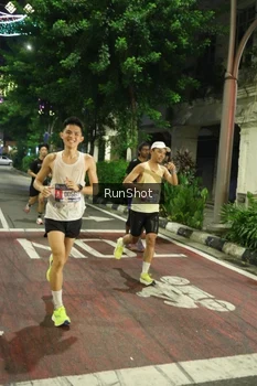 Runner Photo 4203243