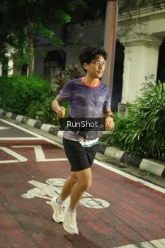 Runner Photo 4203380