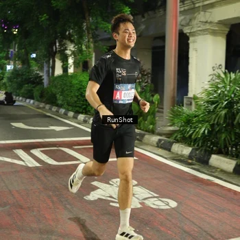 Runner Photo 4203416