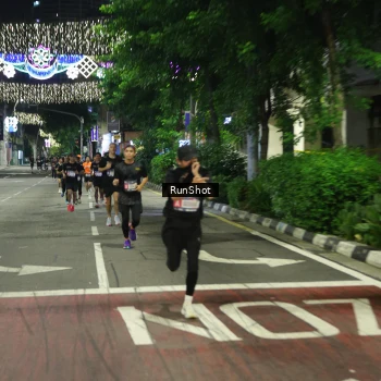 Runner Photo 4203449