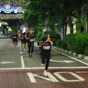 Runner Photo 4203456