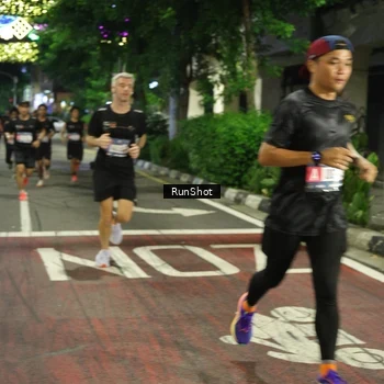 Runner Photo 4203535