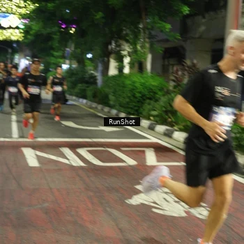 Runner Photo 4203546