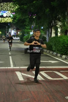 Runner Photo 4204011