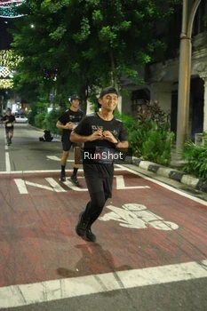 Runner Photo 4204016