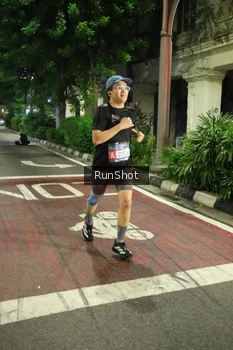 Runner Photo 4204063