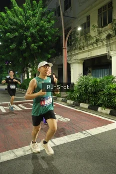 Runner Photo 4204202