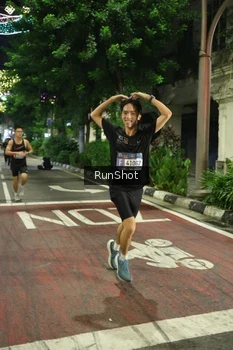 Runner Photo 4204211