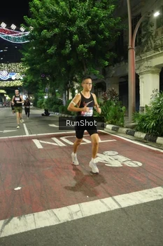 Runner Photo 4204235