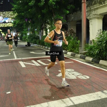 Runner Photo 4204243