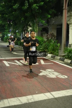 Runner Photo 4204513