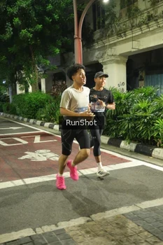 Runner Photo 4204651