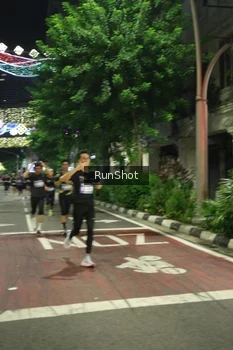 Runner Photo 4204659