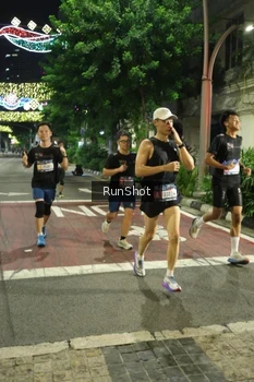 Runner Photo 4204784