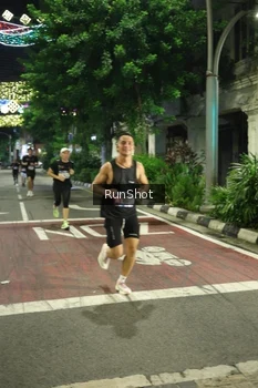 Runner Photo 4204900