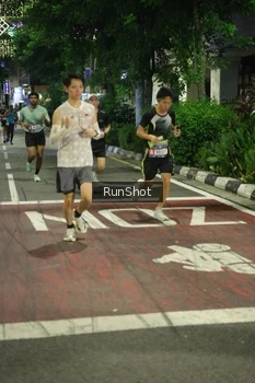 Runner Photo 4205064
