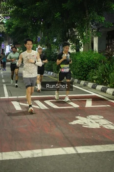 Runner Photo 4205065