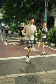 Runner Photo 4205069