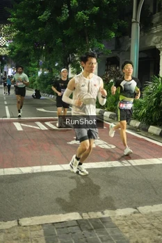 Runner Photo 4205071