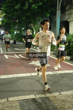 Runner Photo 4205074