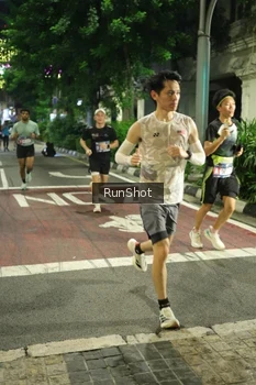 Runner Photo 4205076