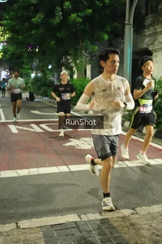 Runner Photo 4205077