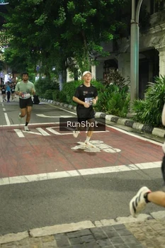 Runner Photo 4205078