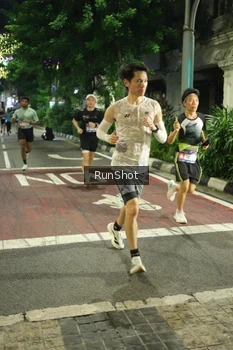 Runner Photo 4205080