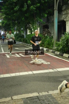 Runner Photo 4205081