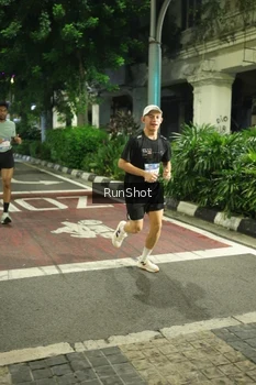 Runner Photo 4205088