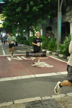 Runner Photo 4205090
