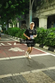 Runner Photo 4205093